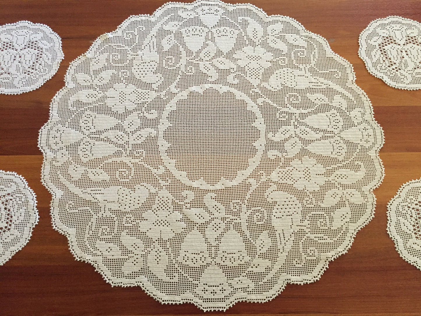 BLUE BELLS and COCKATOOS Mary Card Designed Crochet Lace 5 Piece Large Centrepiece and Round Doilies Set (cca 1930s)