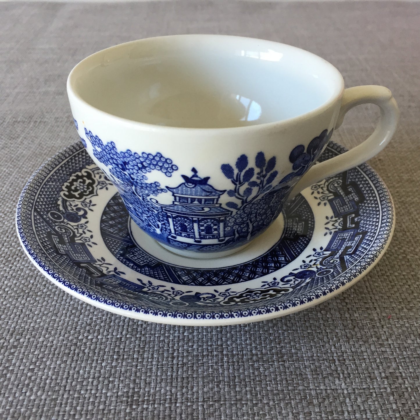 Churchill Oriental Blue Willow Ceramic Teacup & Saucer Made in England