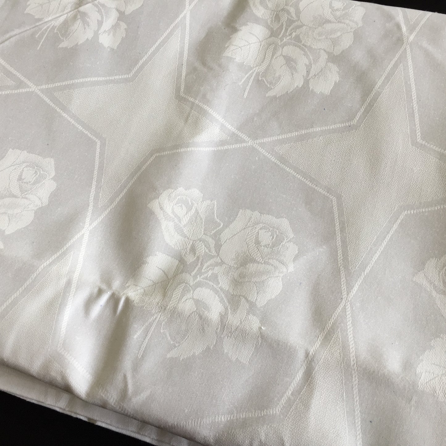 Unused 1990s Vintage White Damask Tablecloth with Rose Bouquet Pattern
