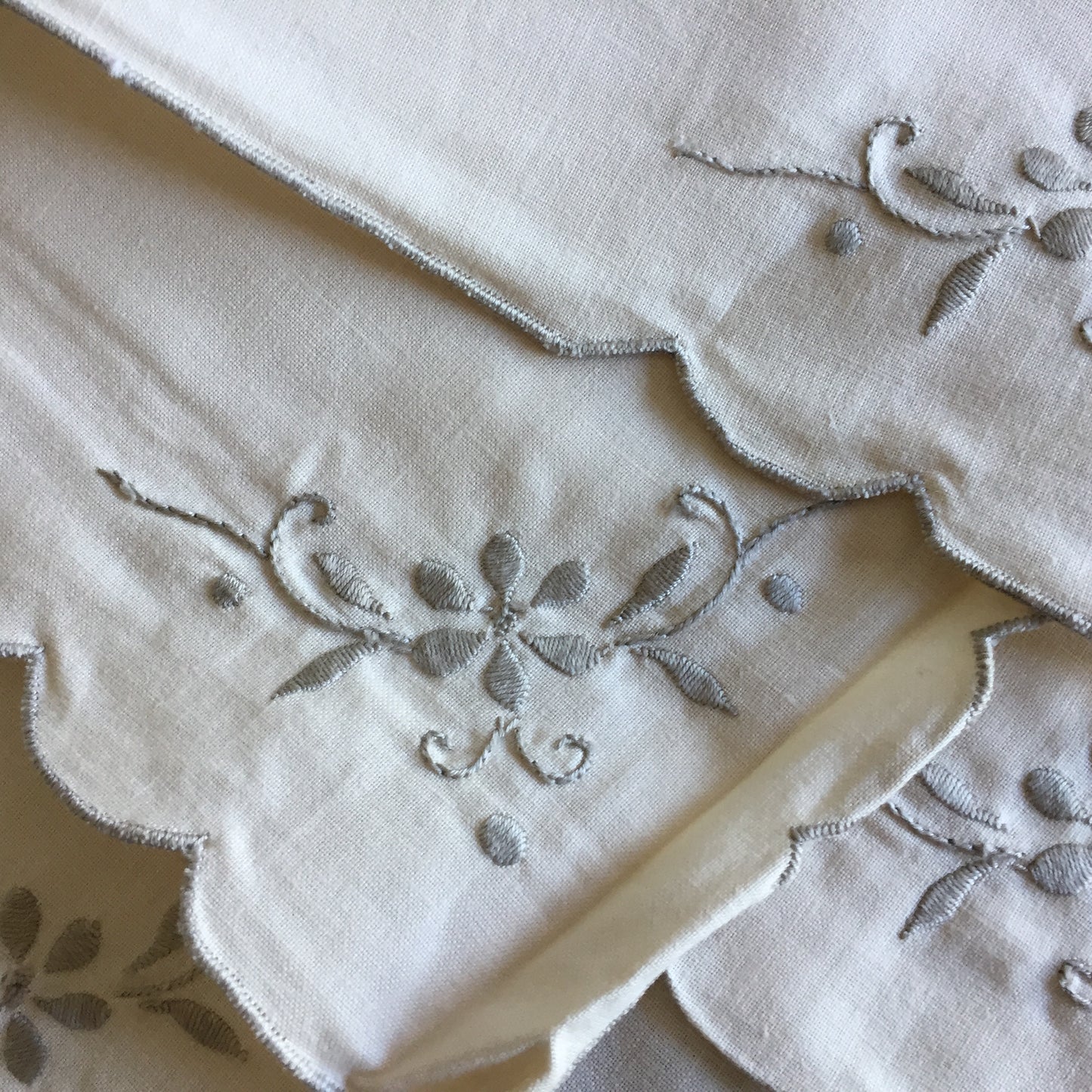 Set of 10 Hand Embroidered Unused 1990s Vintage Cloth Napkins in Natural Colours