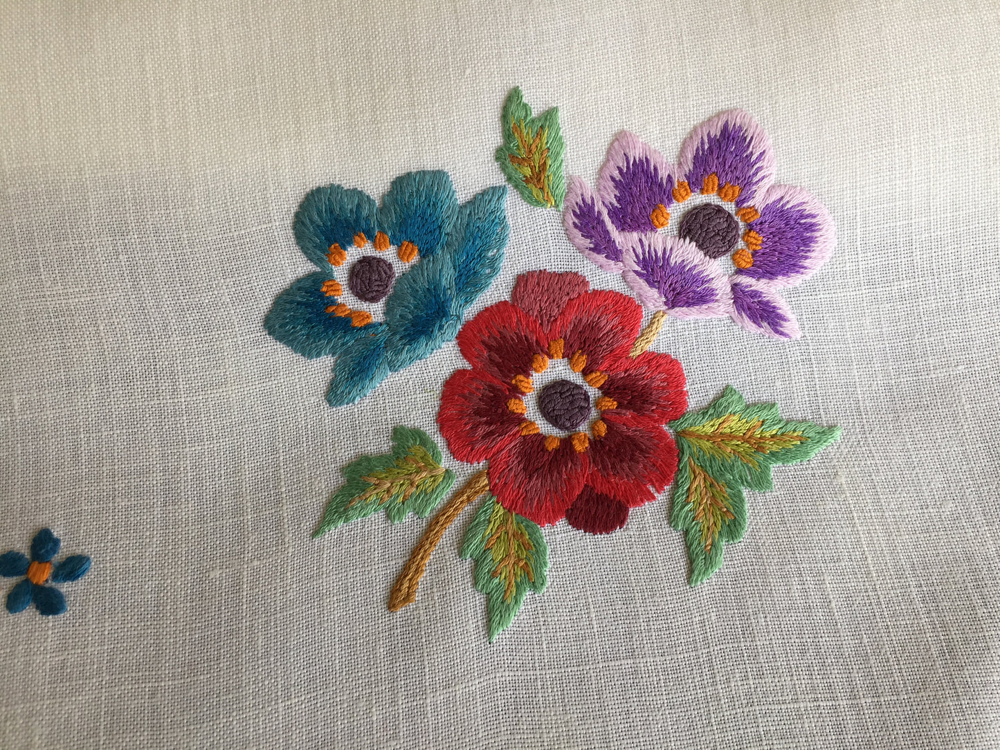 Australian Vintage Hand Embroidered Tea | Guest Towel with Spring Flowers Pattern