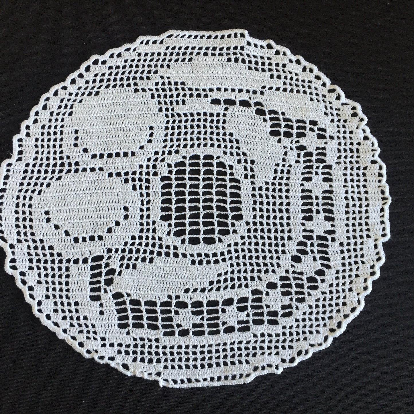 Mary Card Fruit Set of Luncheon Mats and Centre-Piece "PEACH" Collectible Vintage Filet Crochet Lace Placemat - Chart No. 60
