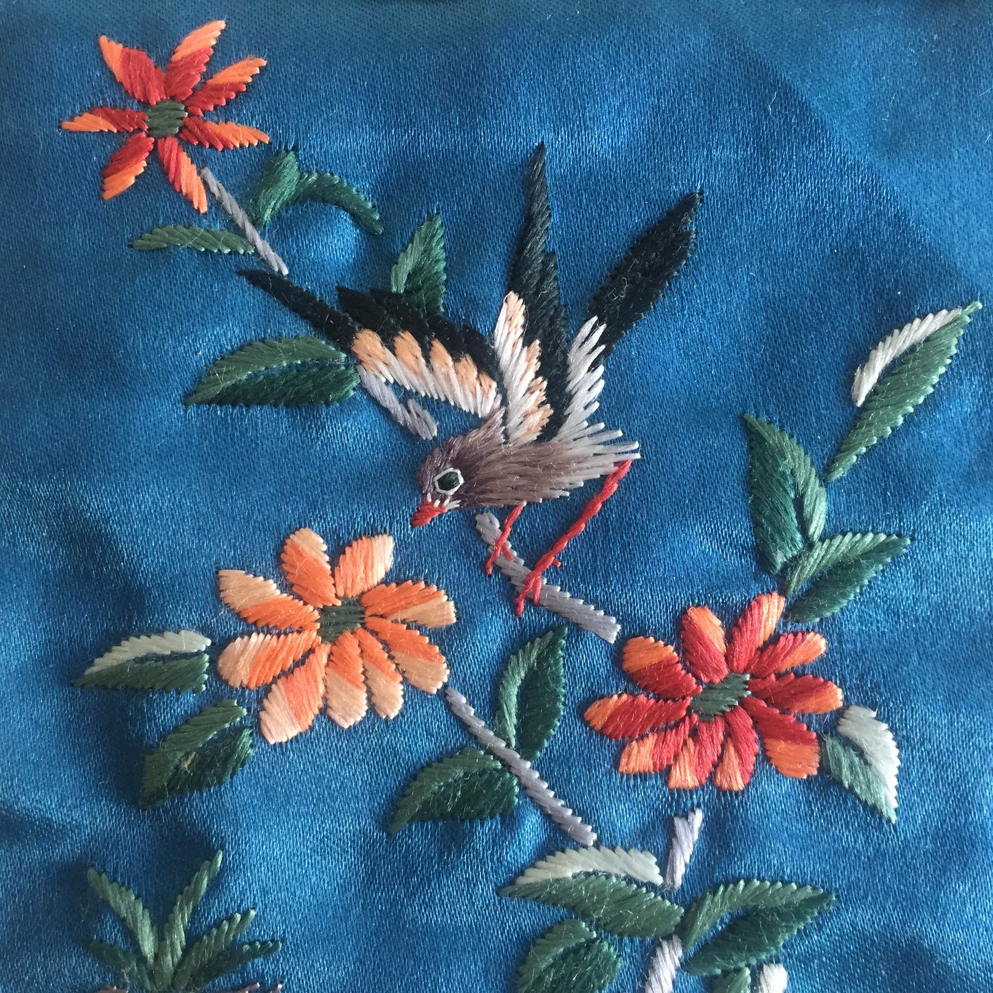 Traditional Vintage Chinese Silk Hand Embroidery Art Featuring Bird and Flower Motifs
