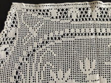 Load image into Gallery viewer, Mary Card Designed Collectible "Pond Lily" (1930s) Vintage Crochet Lace Placemat Doily Chart 80
