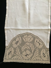 Load image into Gallery viewer, Mary Card Designed "POPPY CHAIRBACK" Set of 2 (1935) English Giant Chart No 81