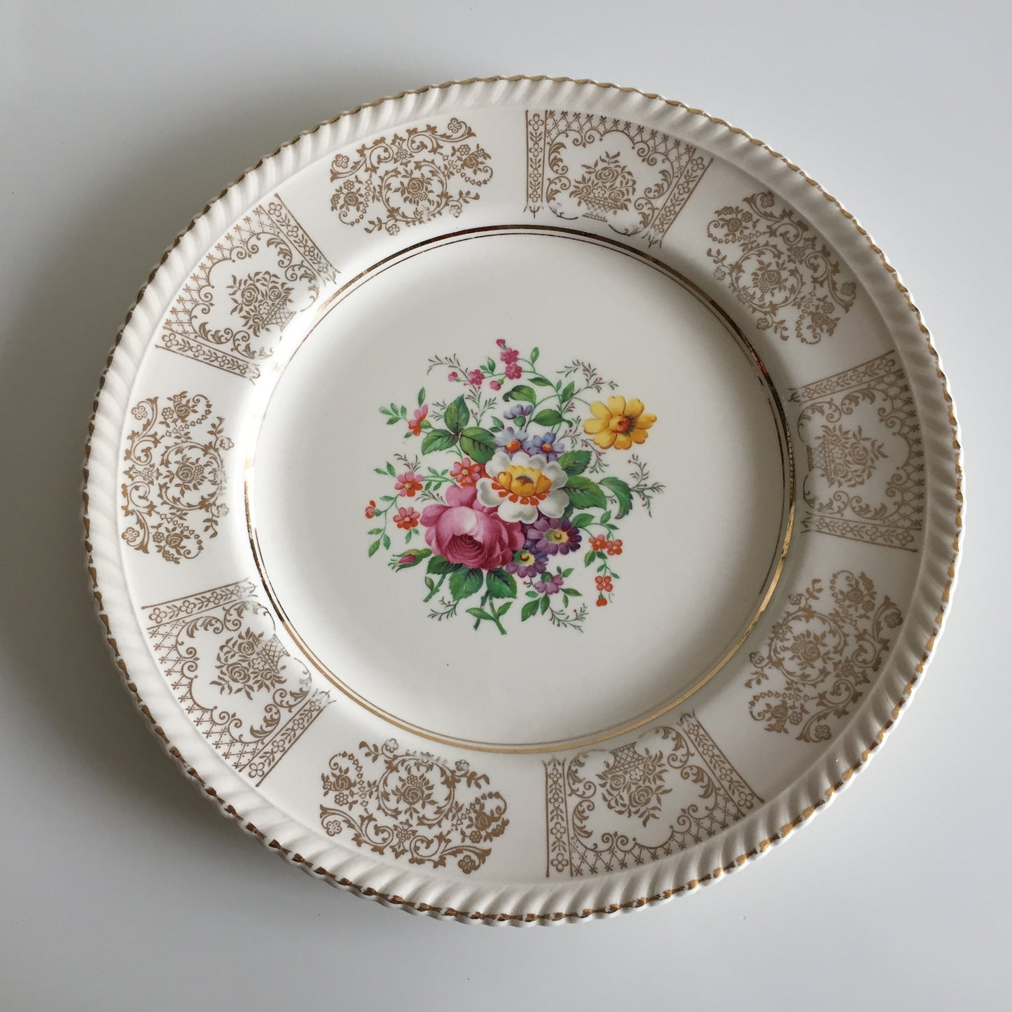 Johnson Brothers Old English Dinner Plate Flower Bouquet Gold Filigree
