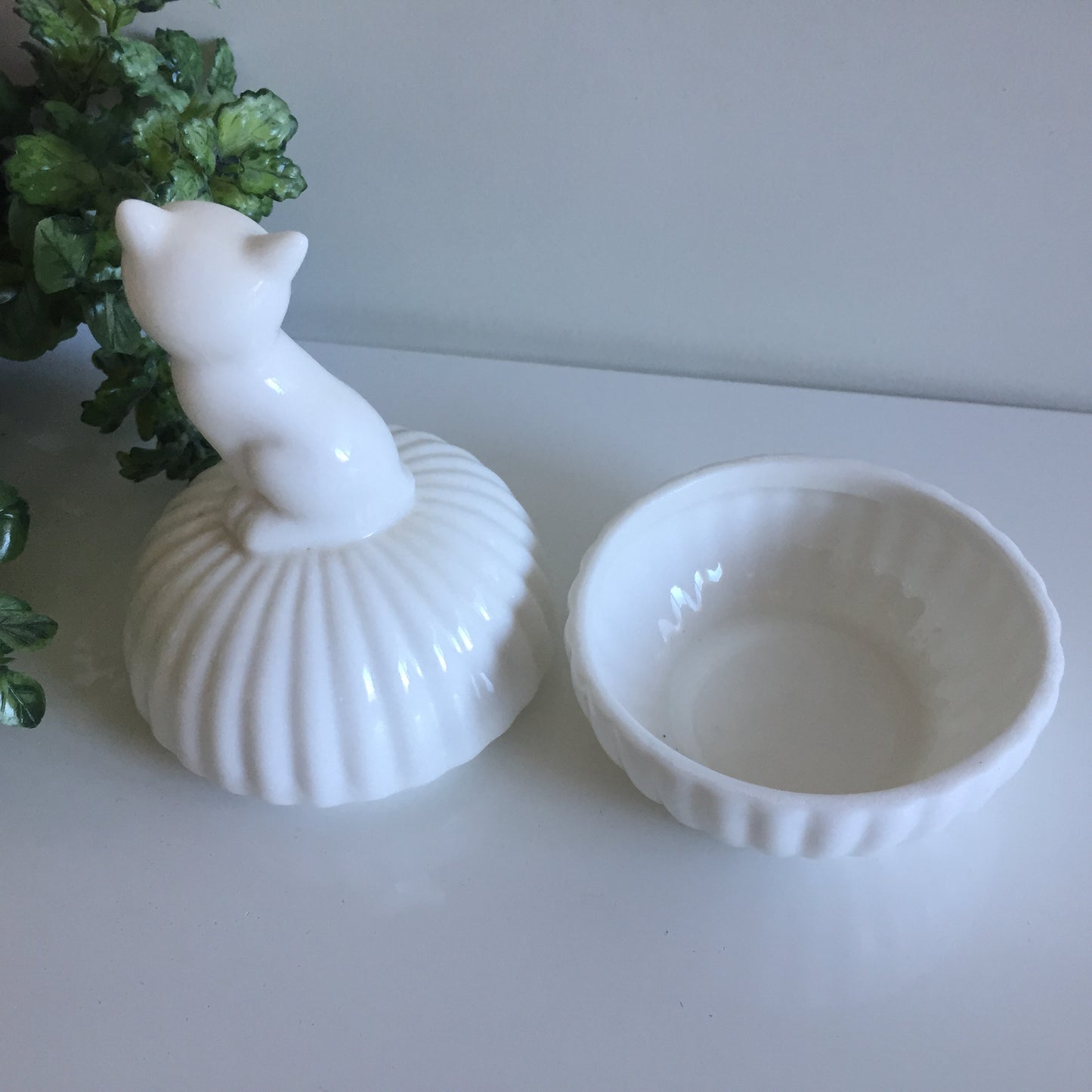 Vintage Jewellery Box with White Cat on Lid