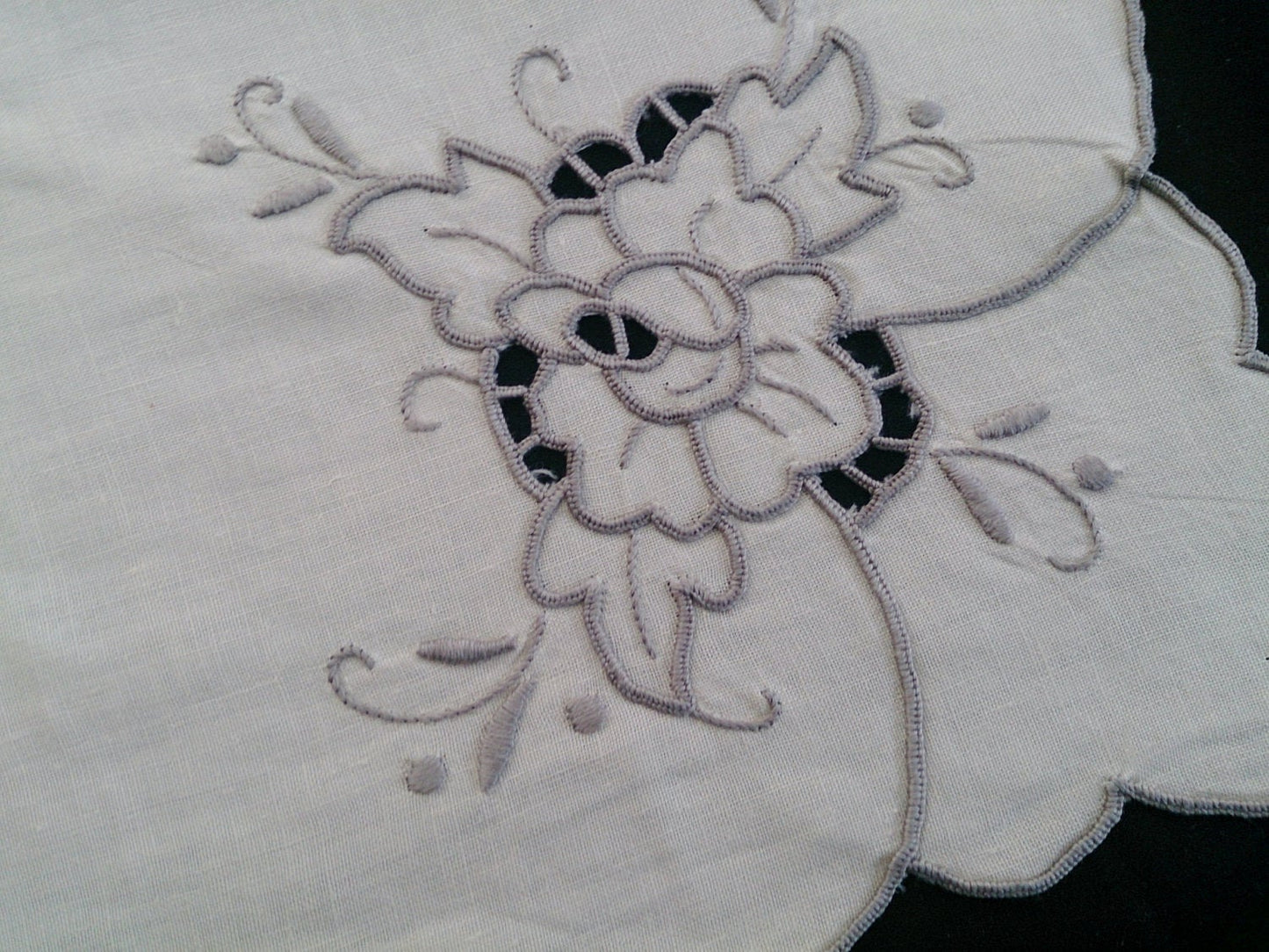 Small Square Embroidered Vintage Ivory Linen Tablecloth with 4 Matching Napkins