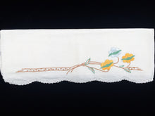 Load image into Gallery viewer, Vintage 1940s Embroidered White Waffle Linen Tea or Guest Towel with Crocheted Scalloped Edge