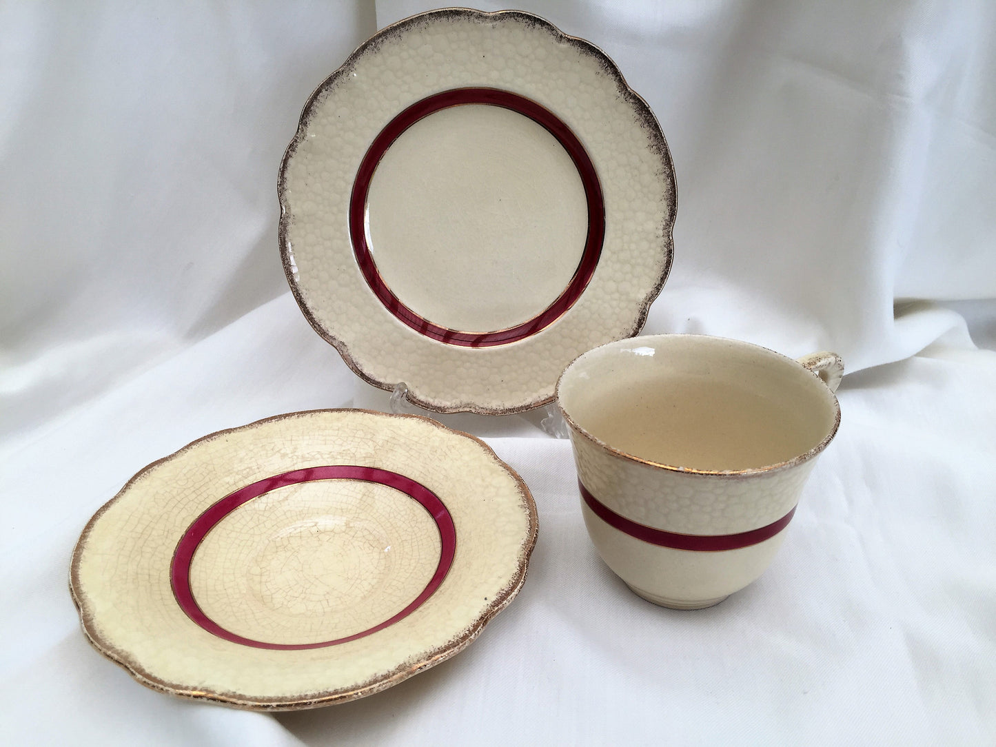 J & G Meakin Sunshine Crown MEK196 Pattern 3 Piece Demitasse Set Ivory, Burgundy and Gold