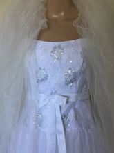 Load image into Gallery viewer, White Vintage Wedding Gown