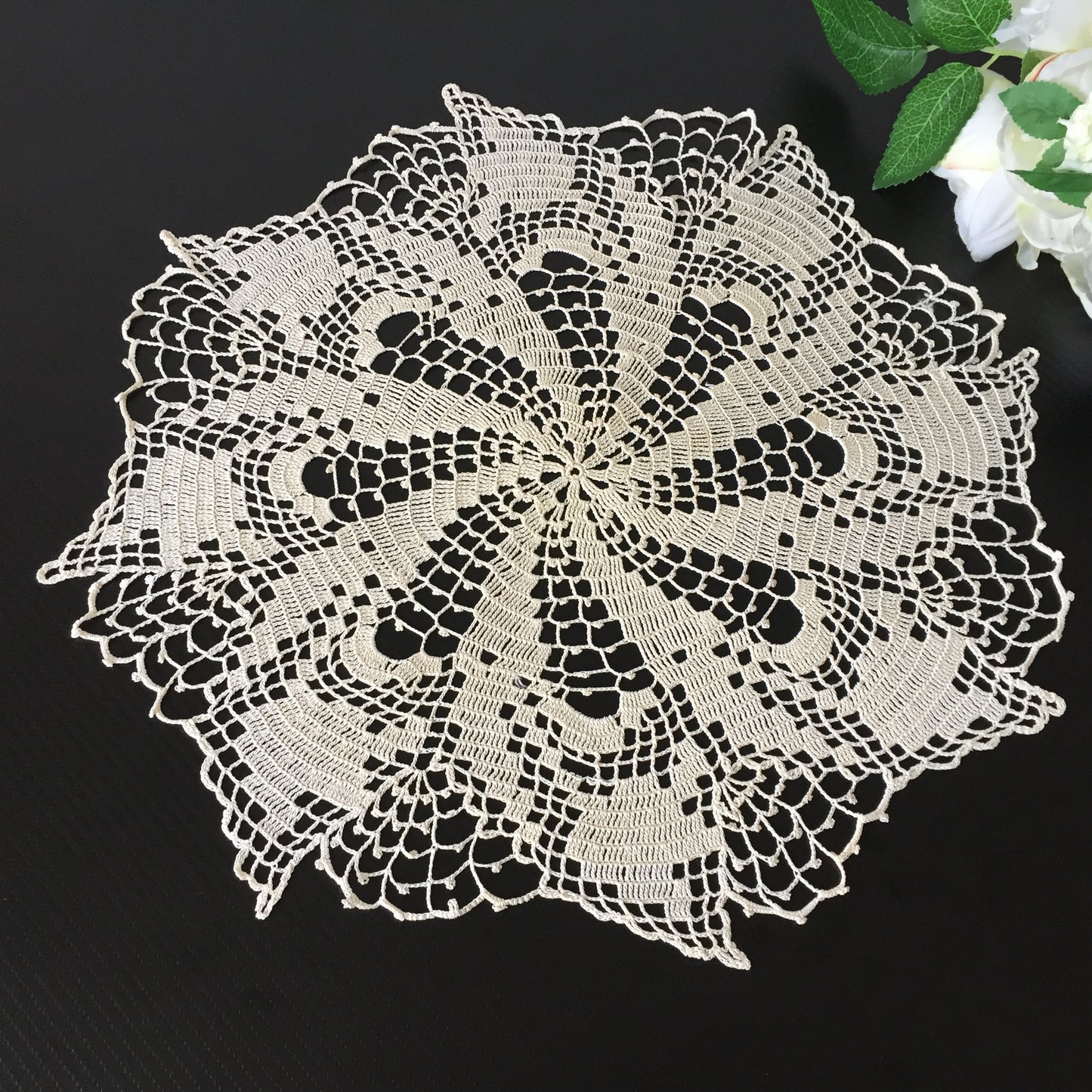 Crochet Lace Doily | 16.5"  Table Centre Mat | Tulips Pattern | Mid-century