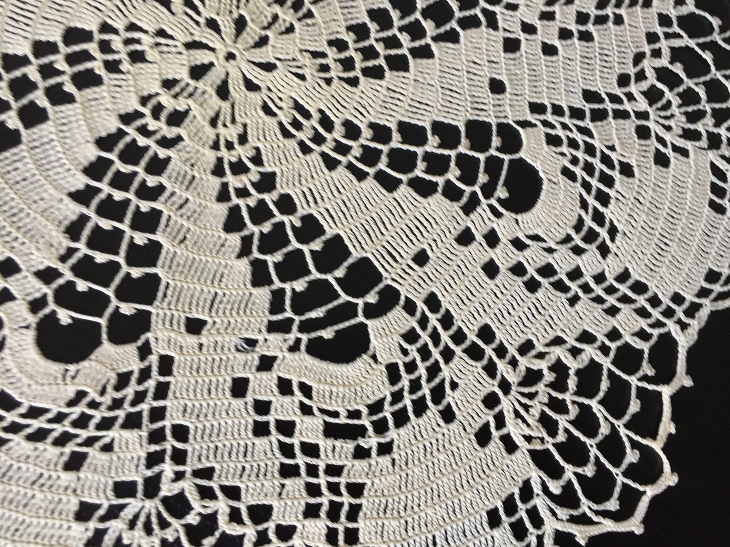 Crochet Lace Doily | 16.5"  Table Centre Mat | Tulips Pattern | Mid-century