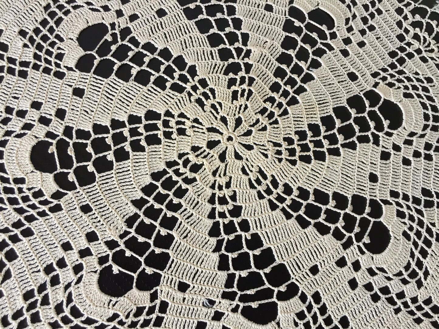 Crochet Lace Doily | 16.5"  Table Centre Mat | Tulips Pattern | Mid-century