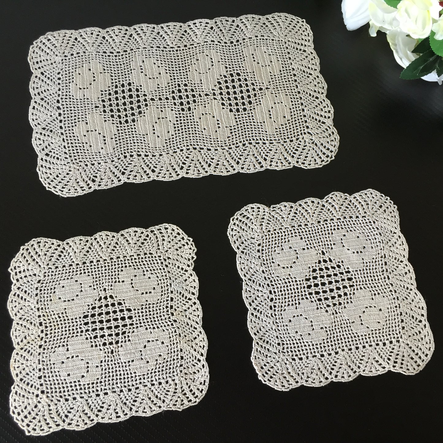 Tudor Rose Handmade 1930-50s Vintage Crochet Lace 3 Pce Dressing Table Set