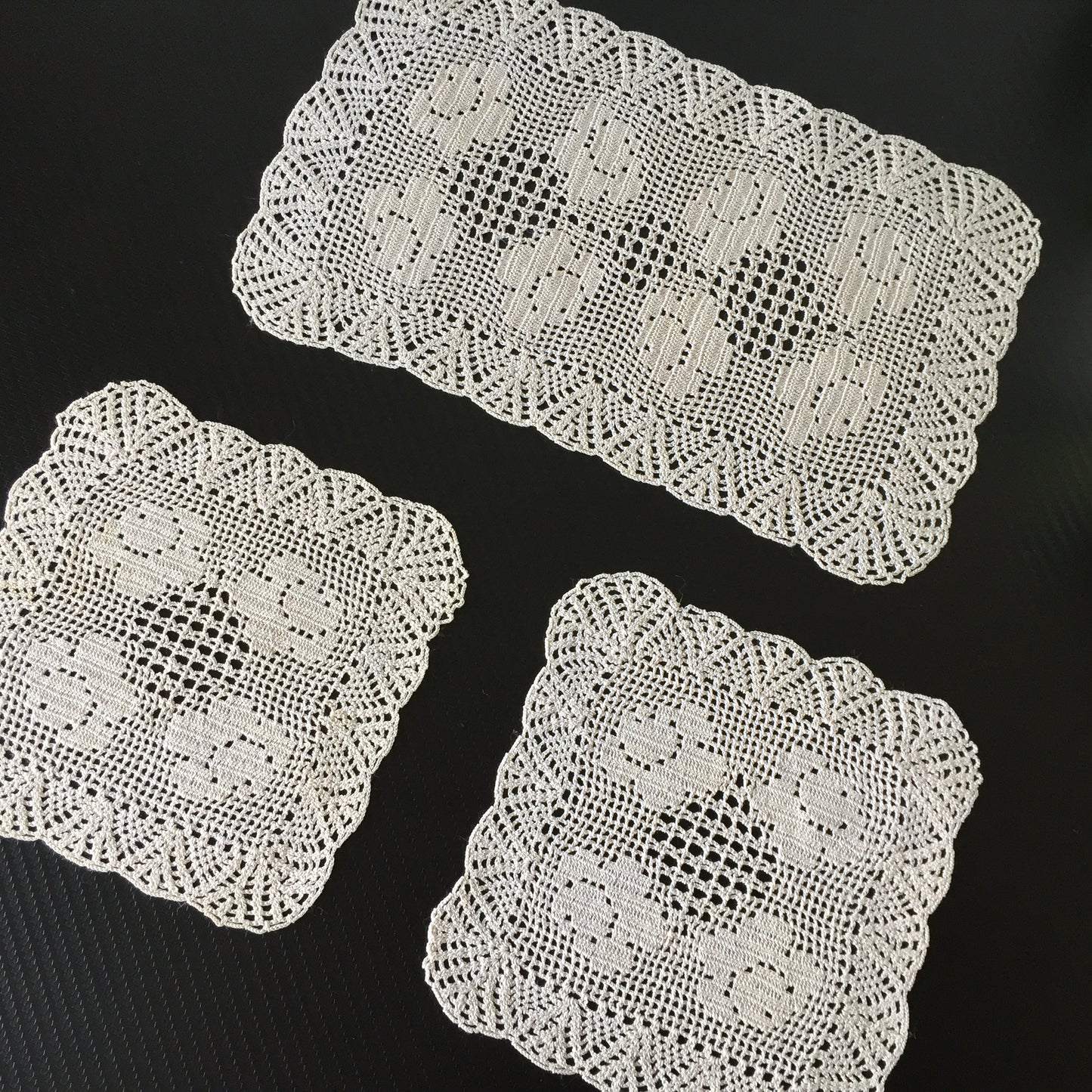 Tudor Rose Handmade 1930-50s Vintage Crochet Lace 3 Pce Dressing Table Set