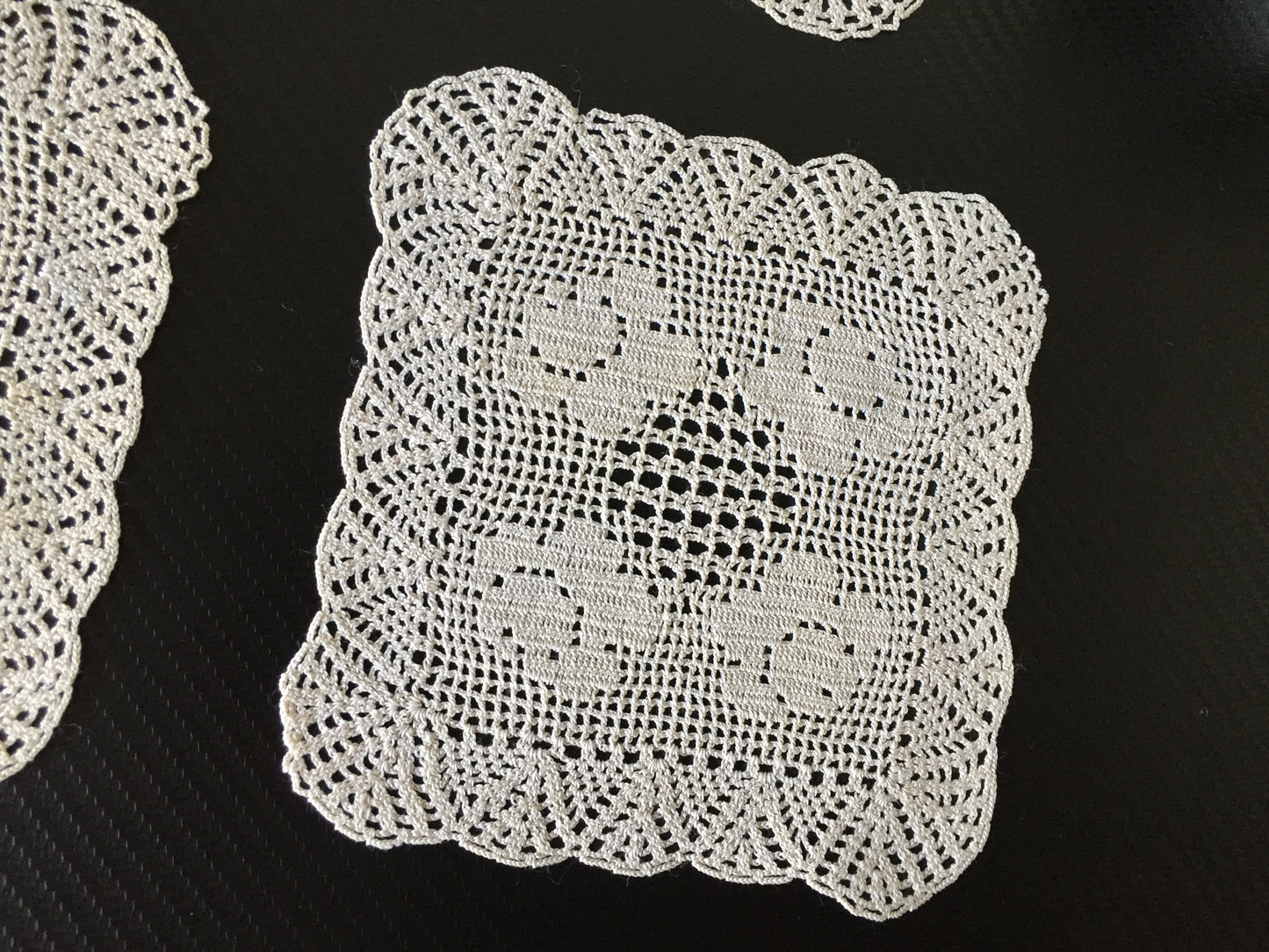 Tudor Rose Handmade 1930-50s Vintage Crochet Lace 3 Pce Dressing Table Set