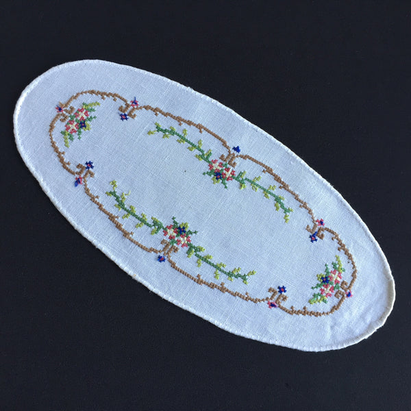 Collectible Art Deco Vintage Cross Stitch Embroidered Floral Sandwich Doily