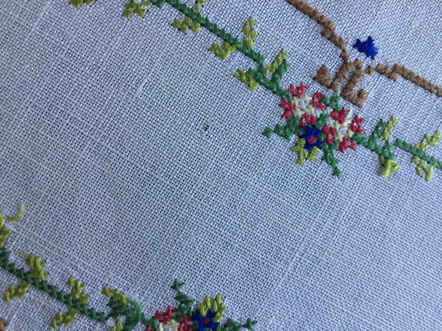 Collectible Art Deco Vintage Cross Stitch Embroidered Floral Sandwich Doily