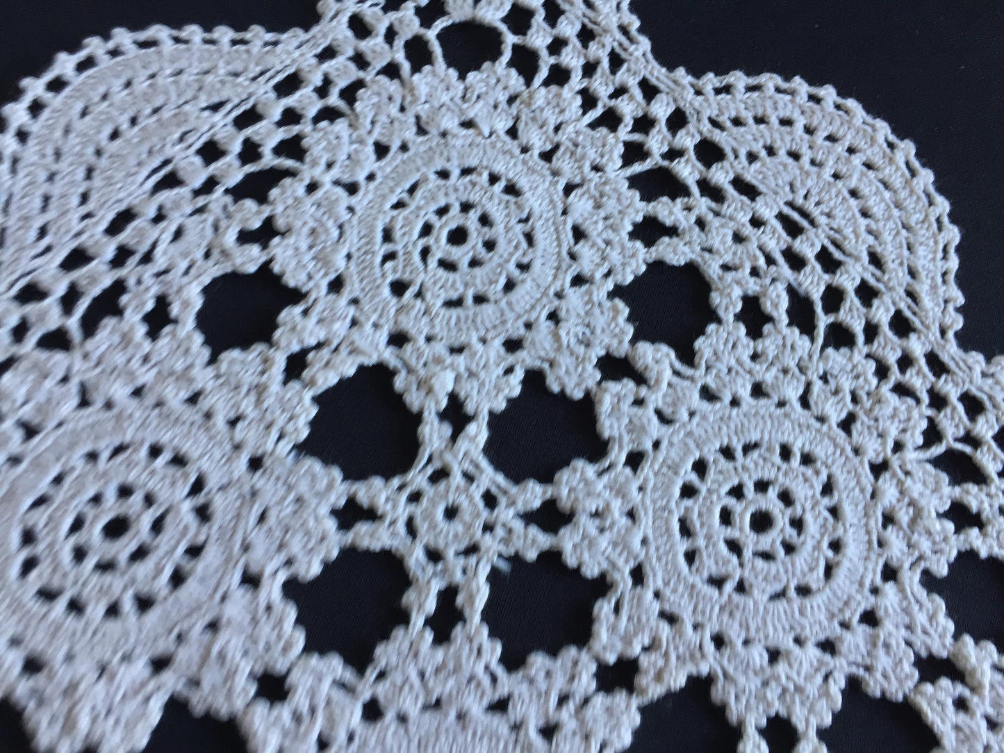 1980s Vintage Oblong Crochet Lace Tea Tray Cloth | Placemat