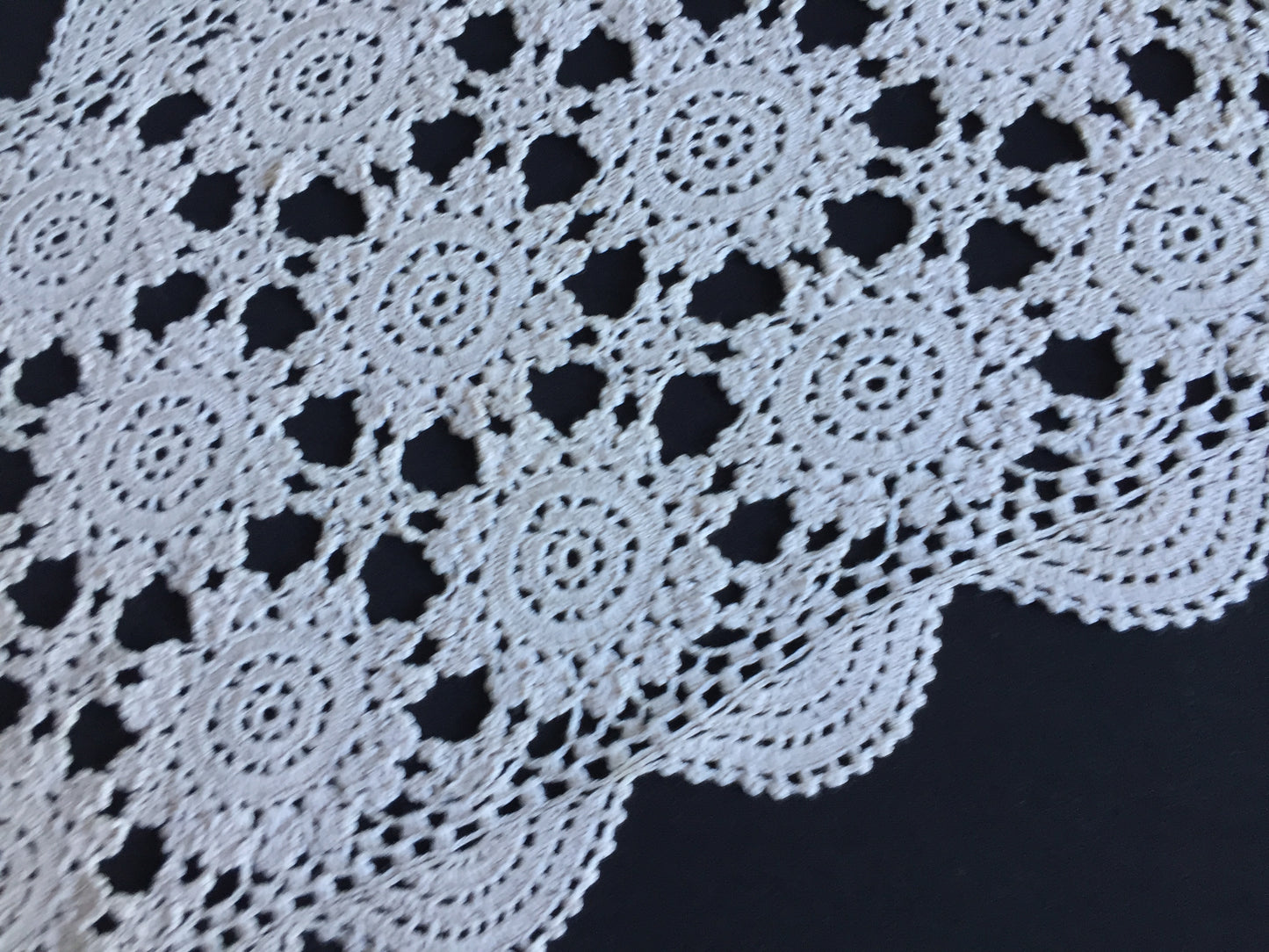 1980s Vintage Oblong Crochet Lace Tea Tray Cloth | Placemat