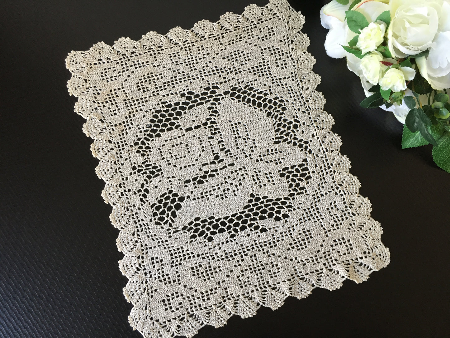 Edwardian Antique Large Vintage Filet Crochet Cotton Lace Table Centre Doily