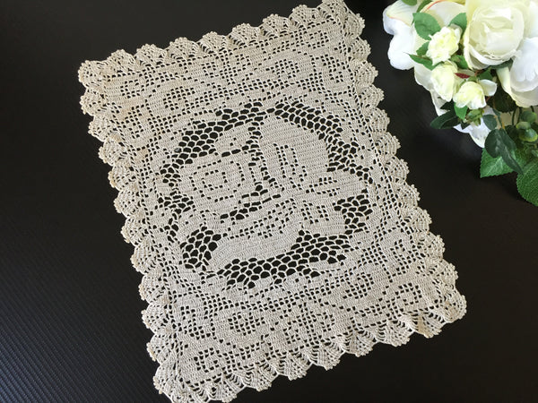 Edwardian Antique Large Vintage Filet Crochet Cotton Lace Table Centre Doily
