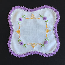 Load image into Gallery viewer, Australian Vintage Hand Embroidered Linen Doily