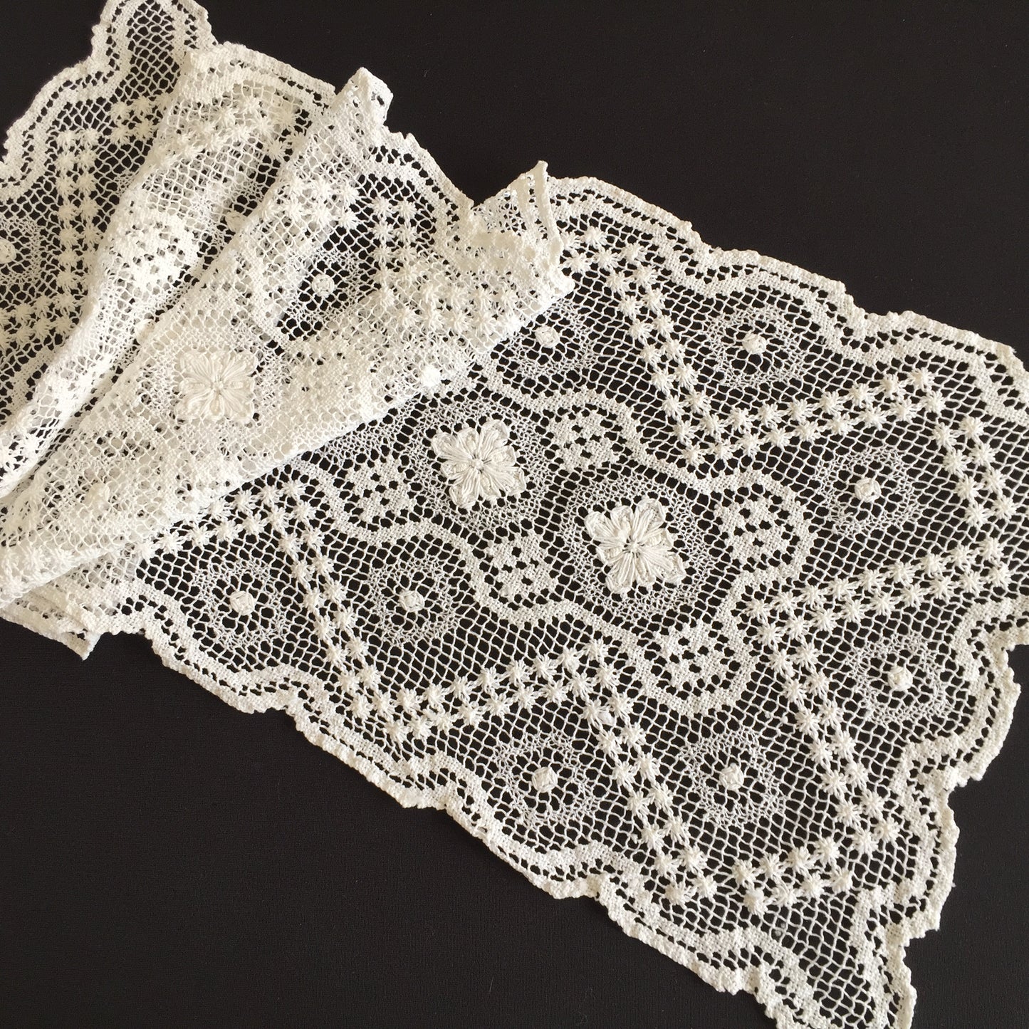 Vintage MONDANO Filet Lace White Cotton Table Runner