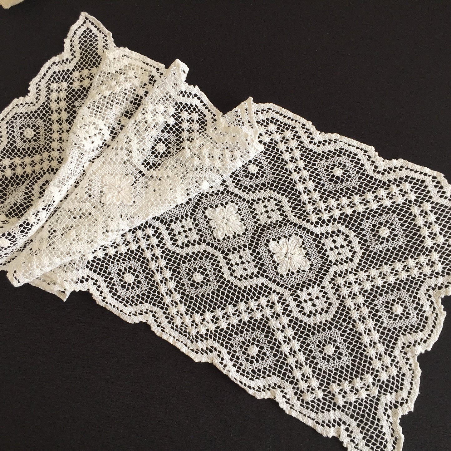Vintage MONDANO Filet Lace White Cotton Table Runner