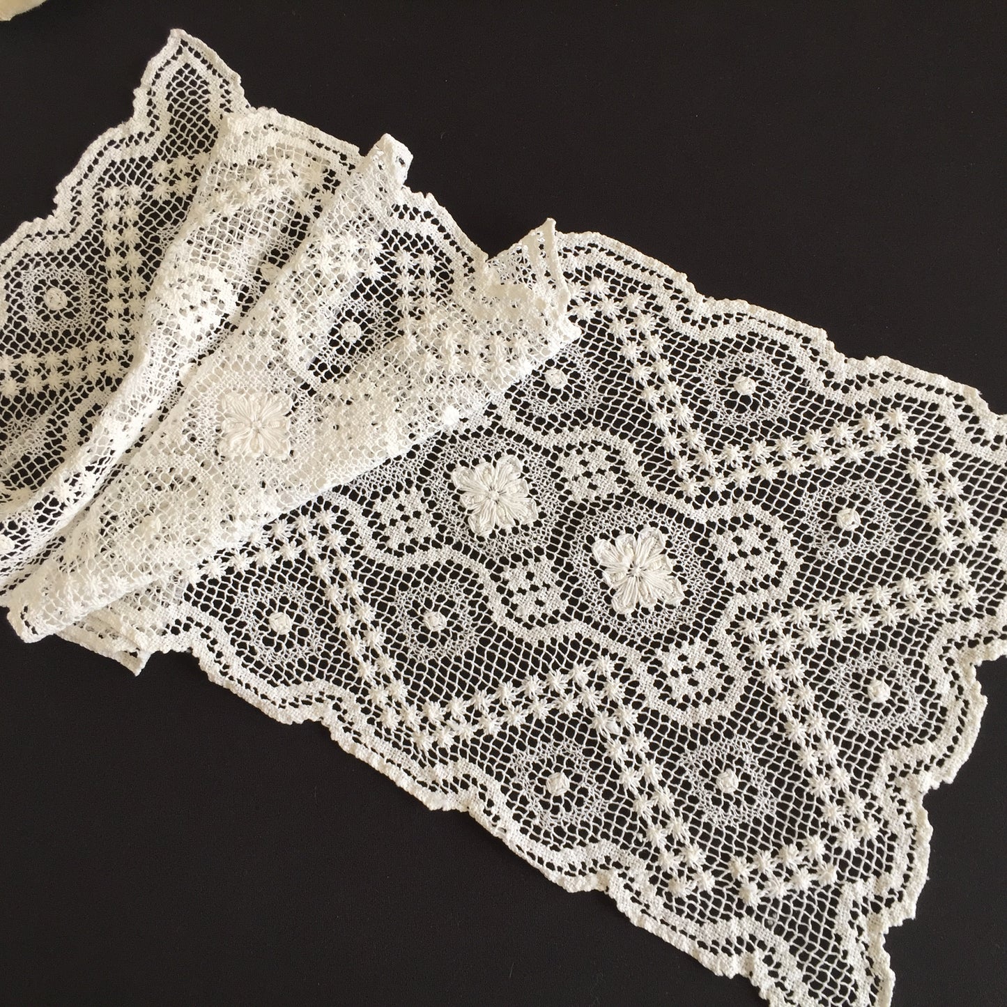 Vintage MONDANO Filet Lace White Cotton Table Runner