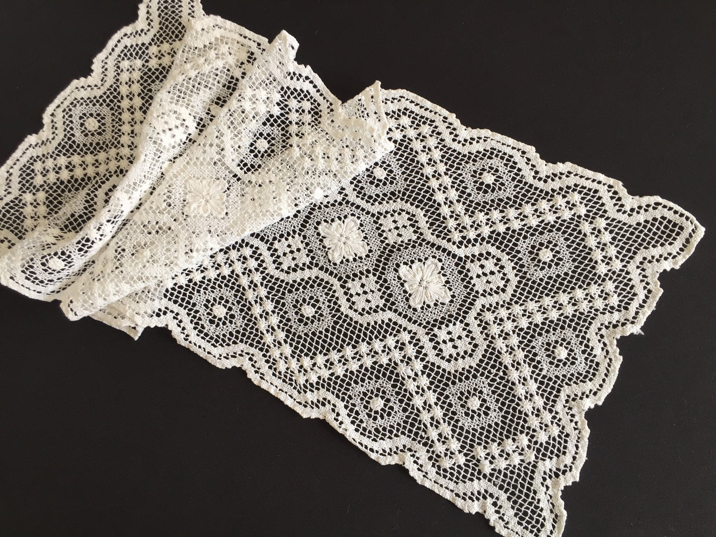 Vintage MONDANO Filet Lace White Cotton Table Runner