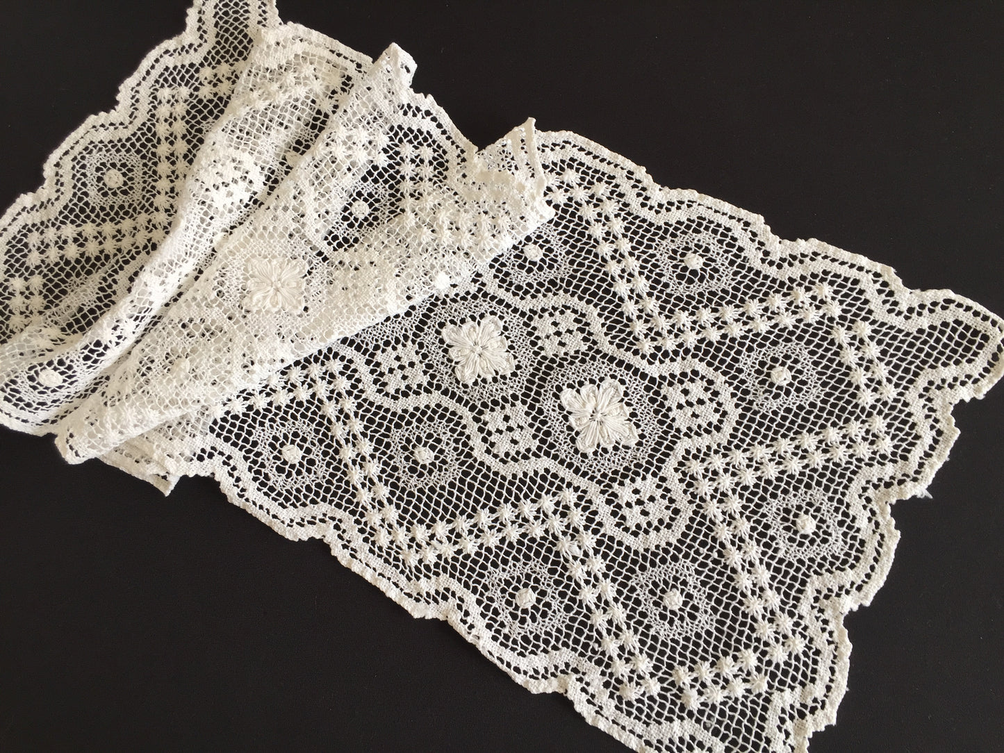 Vintage MONDANO Filet Lace White Cotton Table Runner