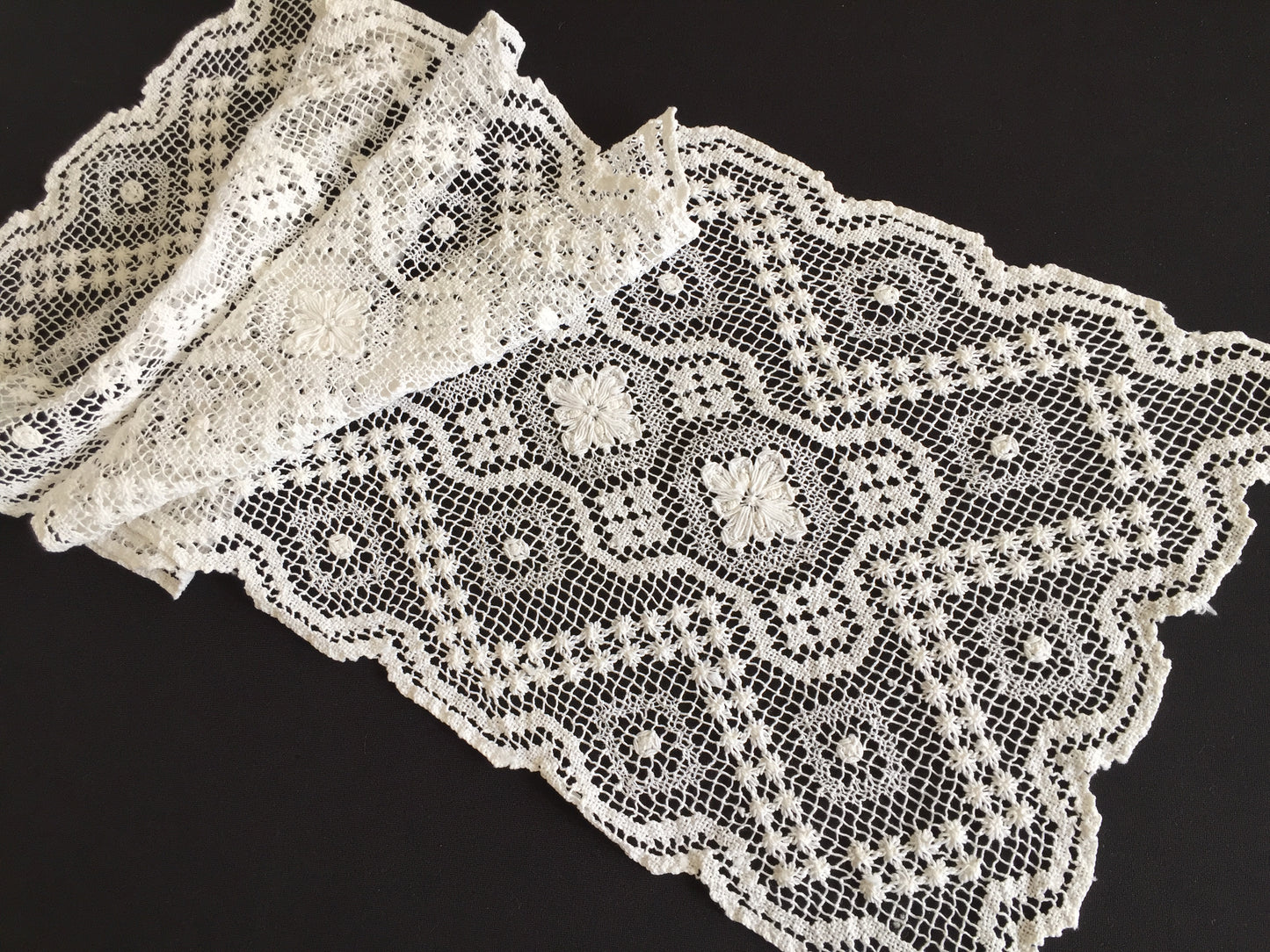 Vintage MONDANO Filet Lace White Cotton Table Runner