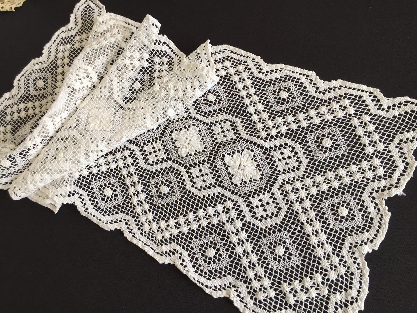 Vintage MONDANO Filet Lace White Cotton Table Runner