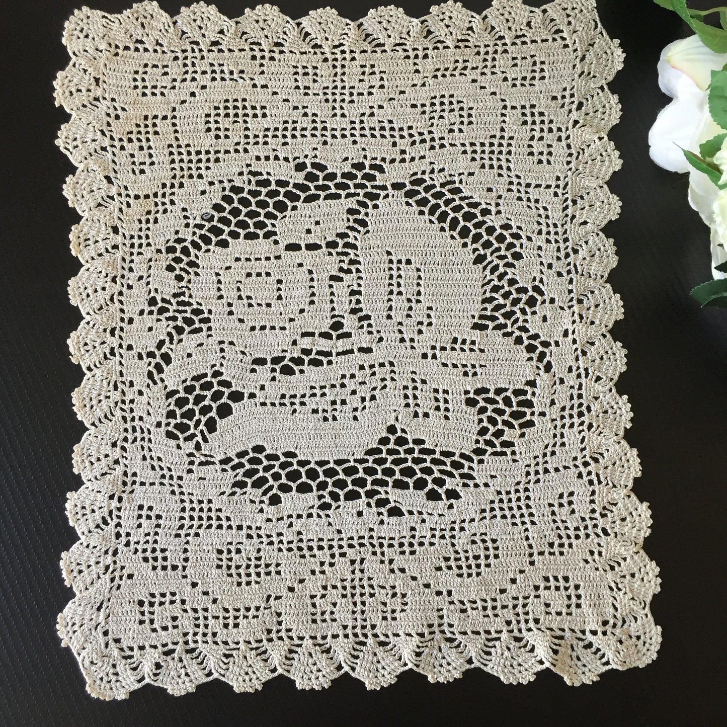 Edwardian Antique Large Vintage Filet Crochet Cotton Lace Table Centre Doily