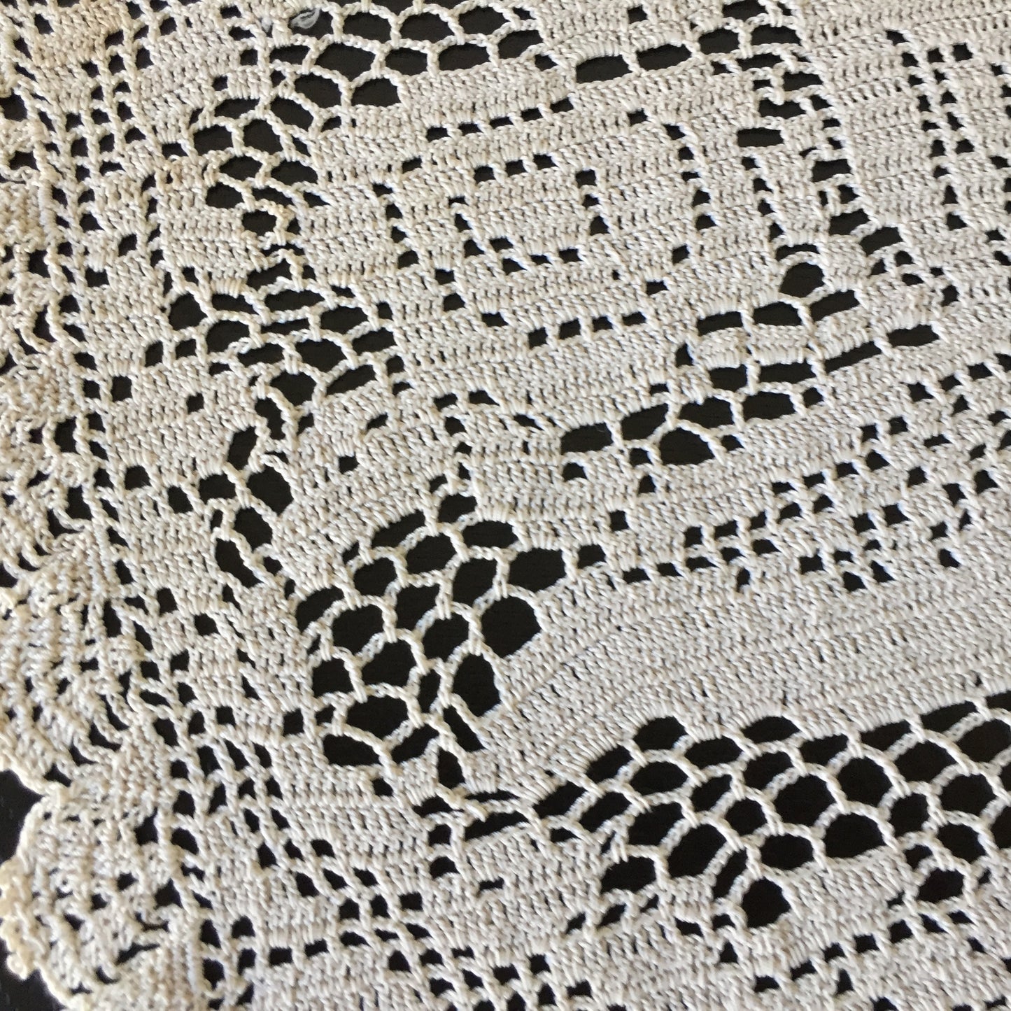 Edwardian Antique Large Vintage Filet Crochet Cotton Lace Table Centre Doily