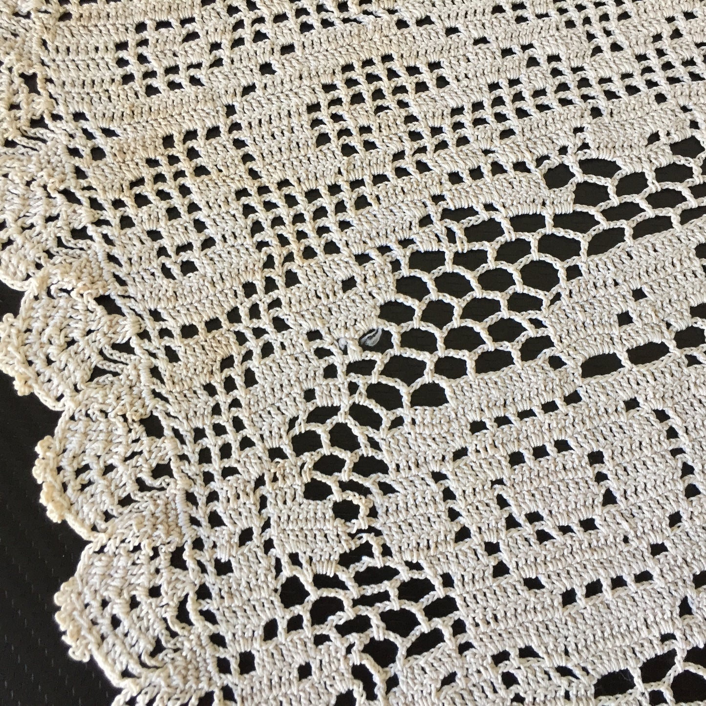 Edwardian Antique Large Vintage Filet Crochet Cotton Lace Table Centre Doily