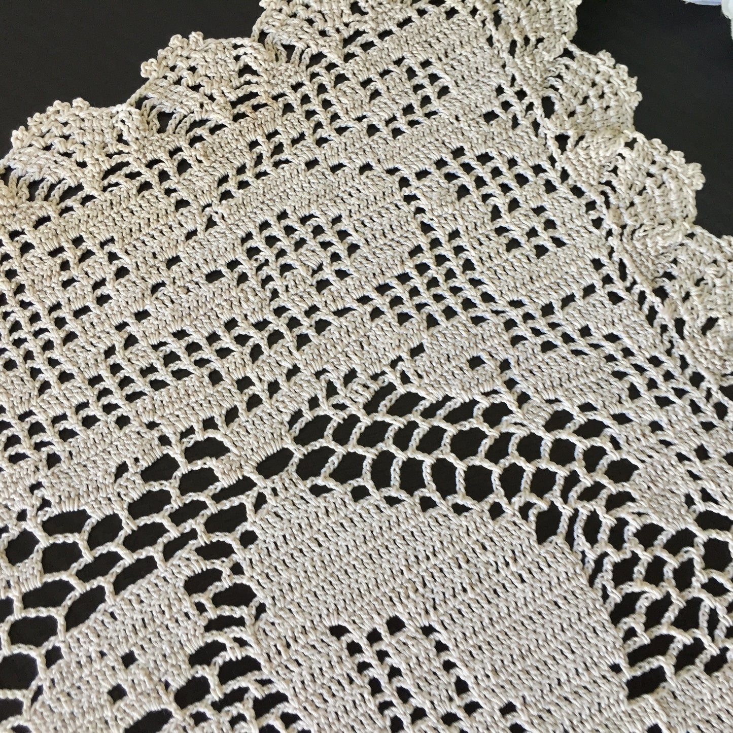 Edwardian Antique Large Vintage Filet Crochet Cotton Lace Table Centre Doily