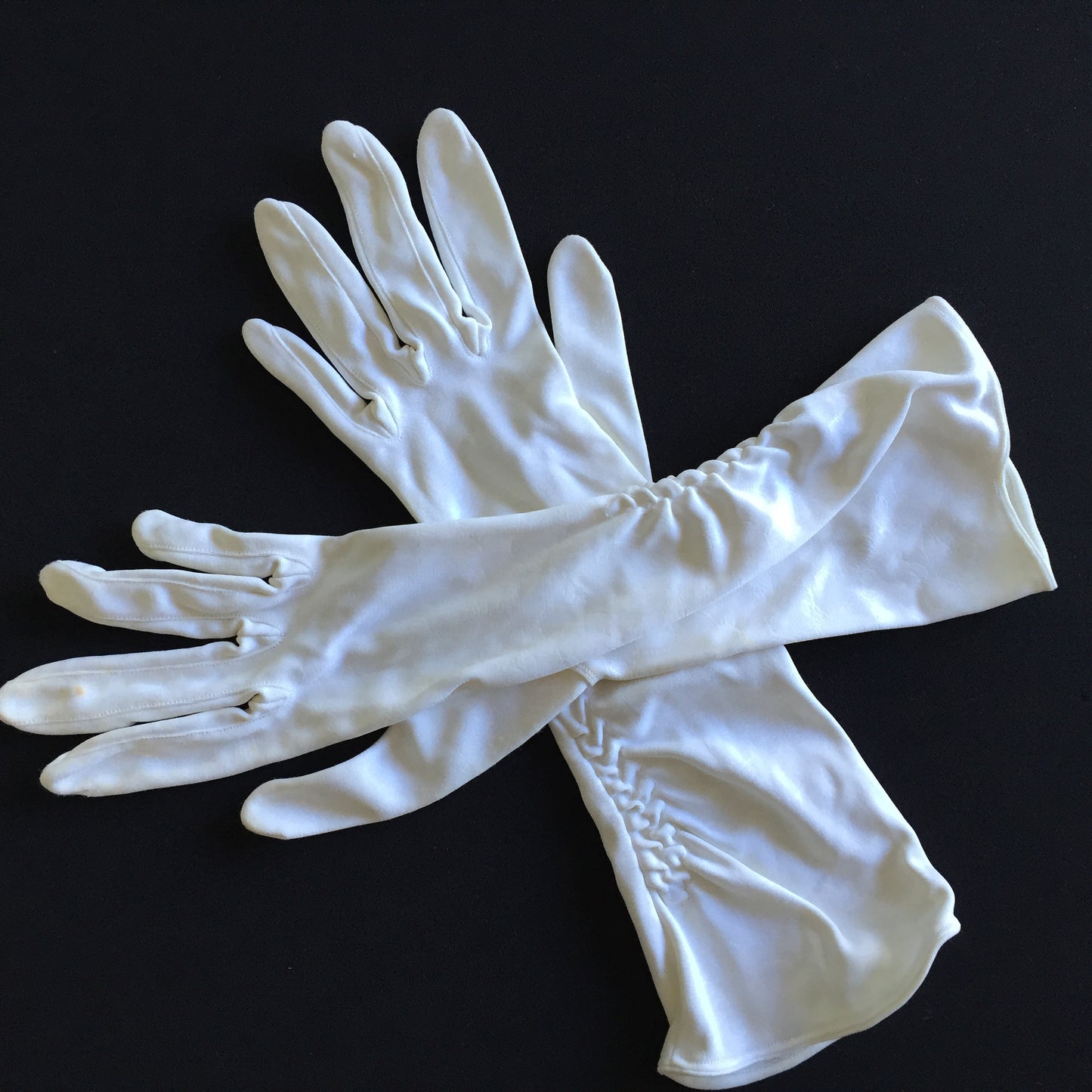 1950s Vintage Elegant Womens Gloves Soft Stretch White Nylon