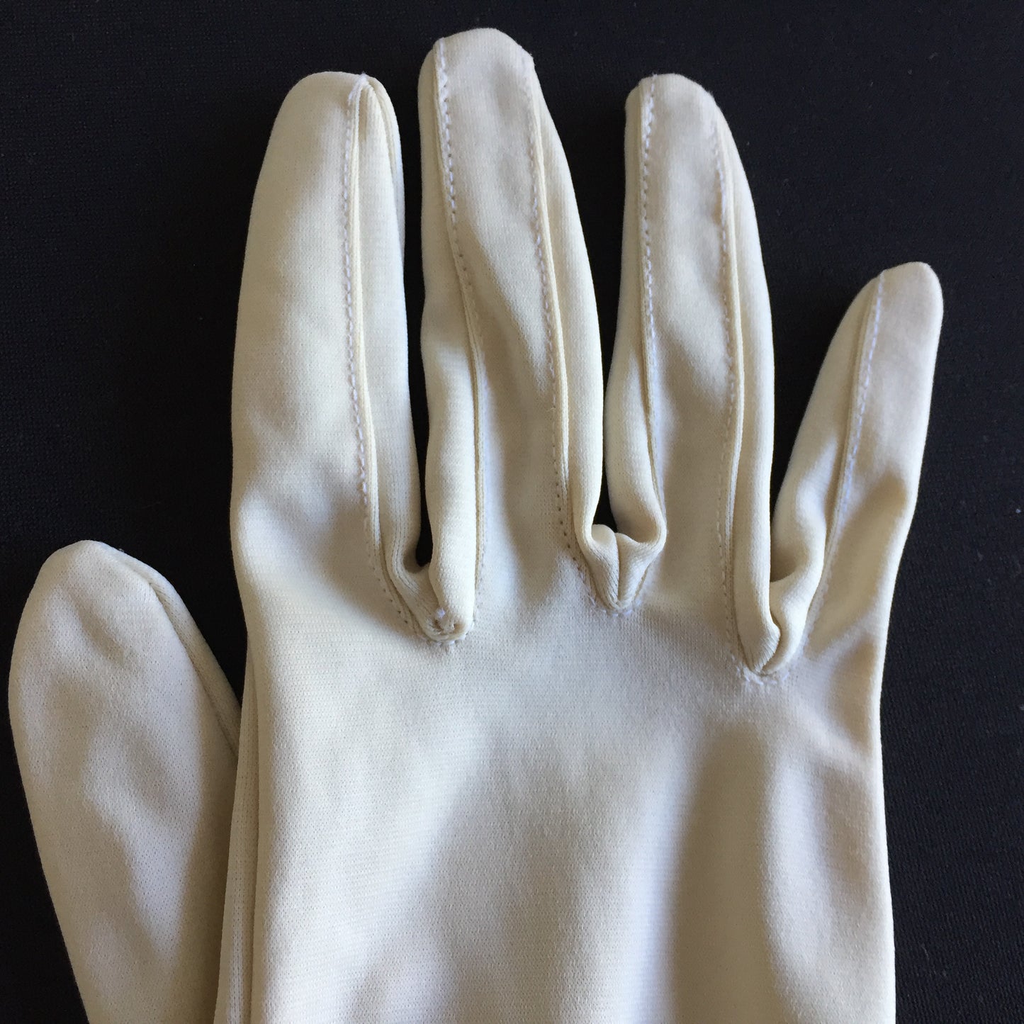 1950s Vintage Elegant Womens Gloves Soft Stretch Beige Nylon