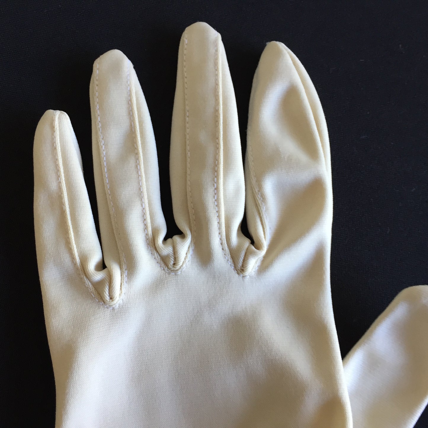 1950s Vintage Elegant Womens Gloves Soft Stretch Beige Nylon