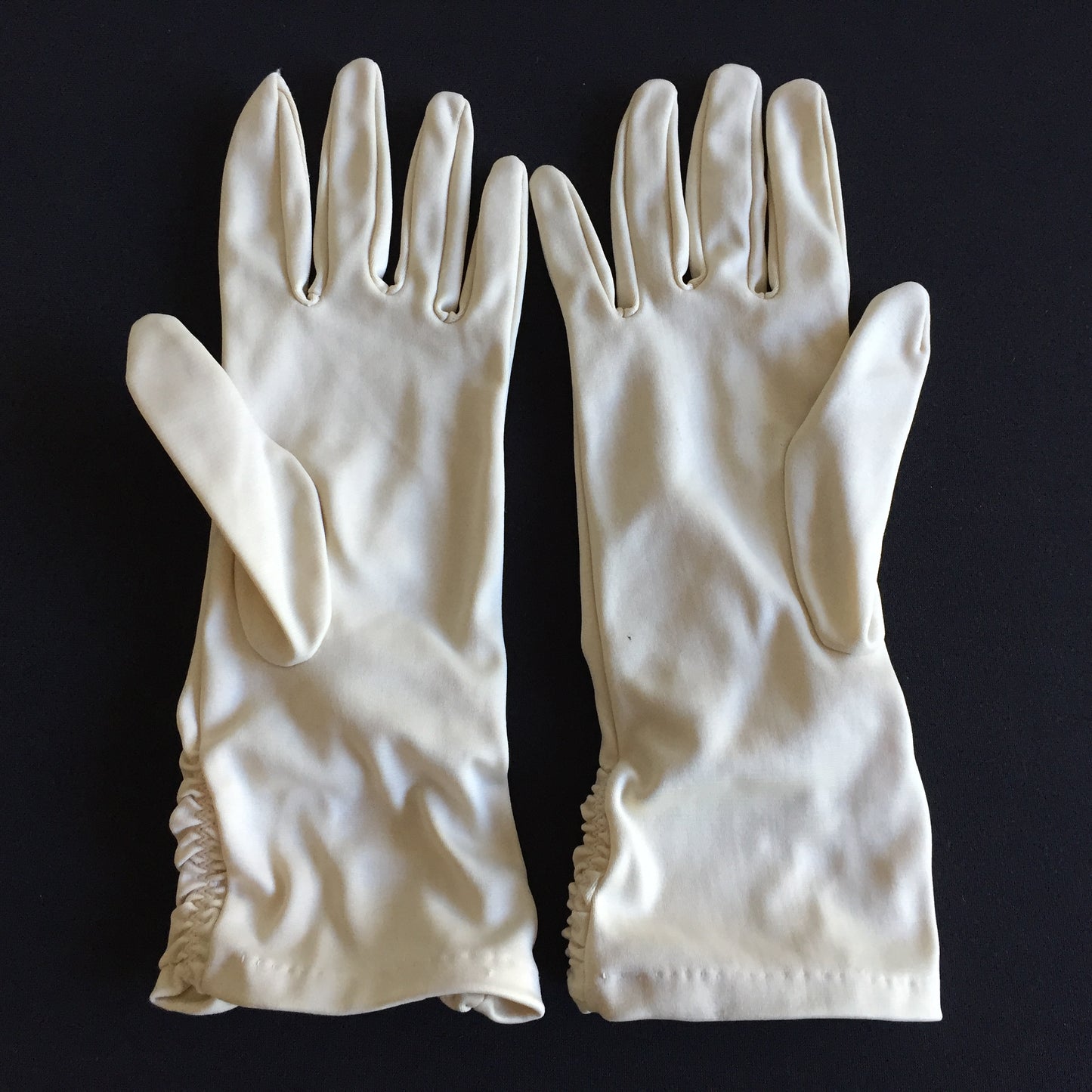 1950s Vintage Elegant Womens Gloves Soft Stretch Beige Nylon