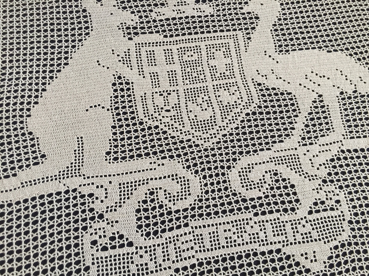 Rare 1910s Mary Card Filet Crochet Lace Panel: Australian Coat of Arms