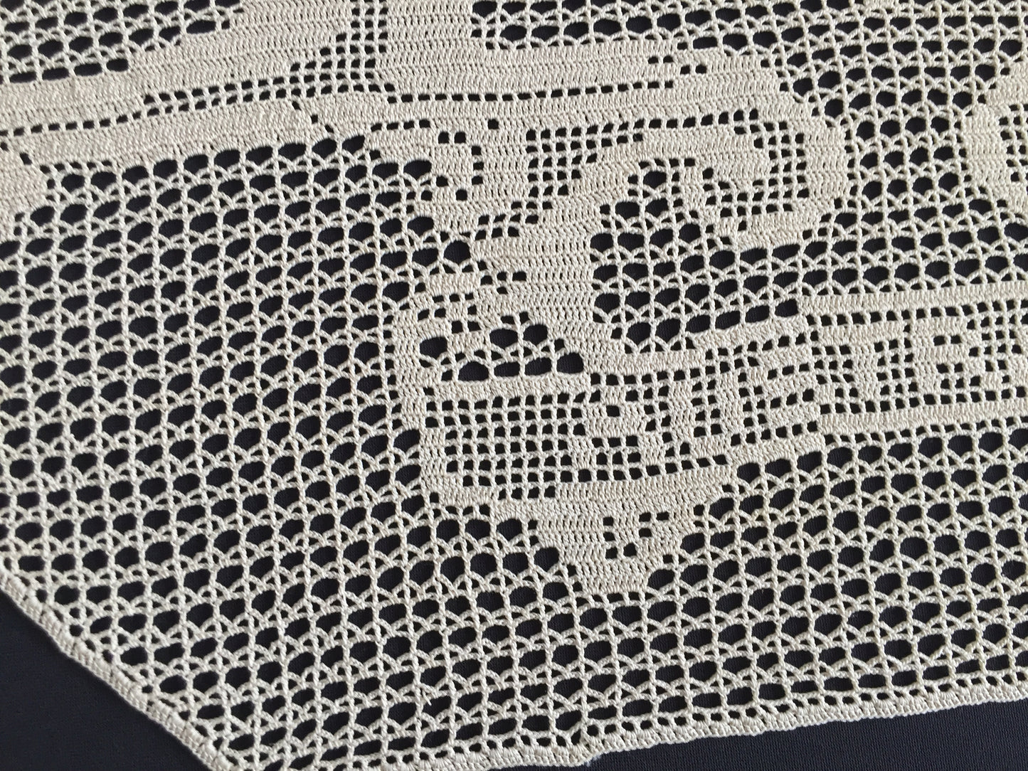 Rare 1910s Mary Card Filet Crochet Lace Panel: Australian Coat of Arms