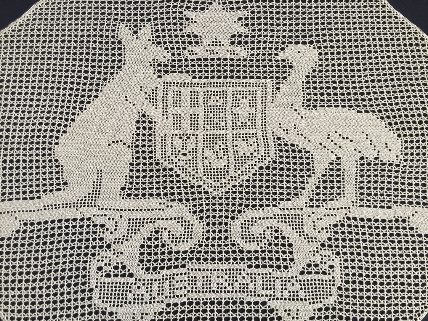 Rare 1910s Mary Card Filet Crochet Lace Panel: Australian Coat of Arms