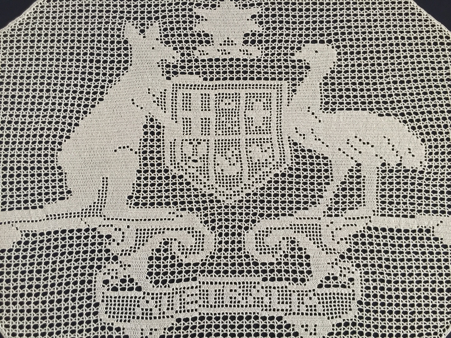 Rare 1910s Mary Card Filet Crochet Lace Panel: Australian Coat of Arms