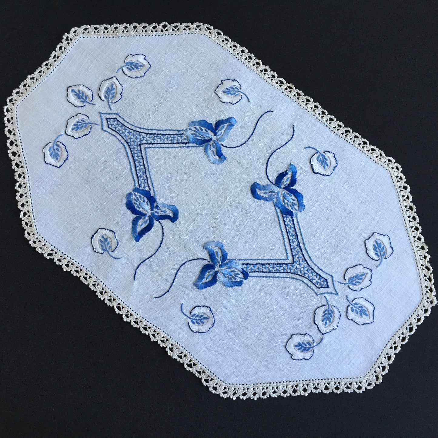 Australian Vintage Hand Embroidered Floral Table Centrepiece | Placemat Doily