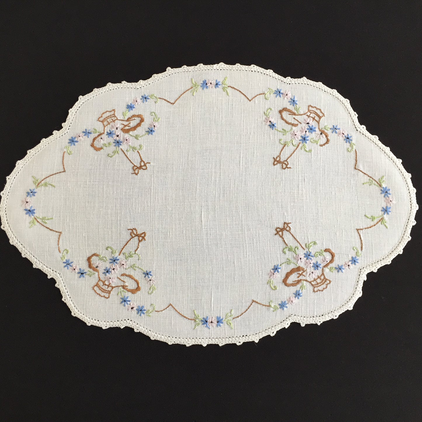 Australian Vintage Hand Embroidered Floral Table Centrepiece / Placemat Doily