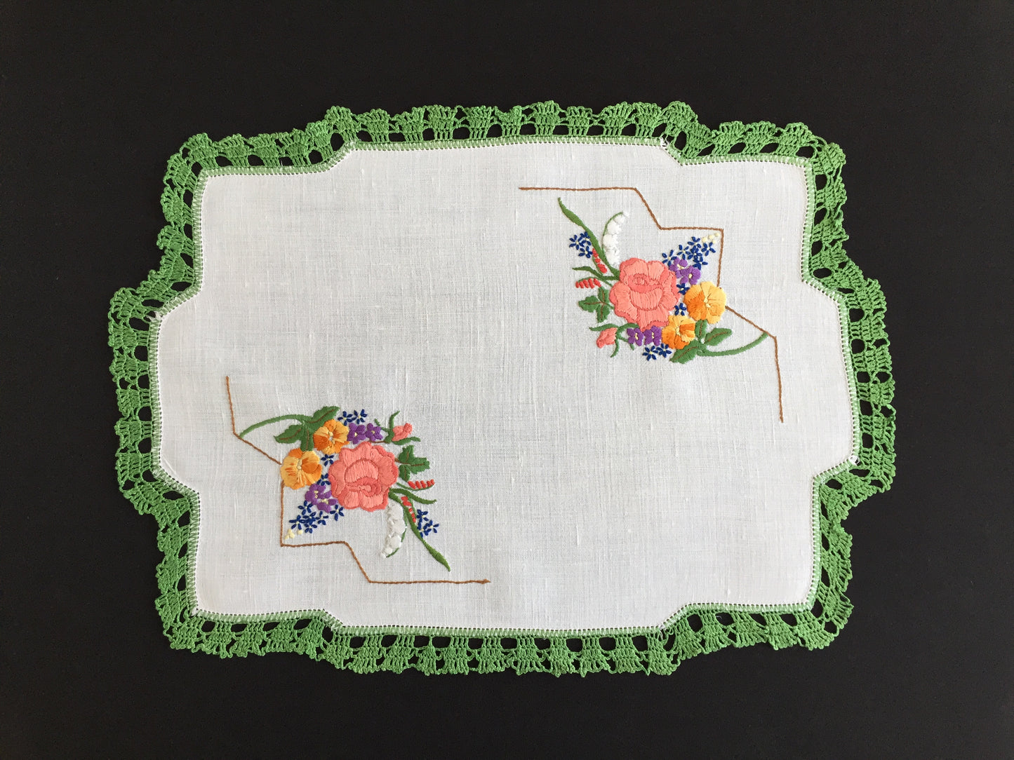 Australian Vintage Hand Embroidered Floral Table Centrepiece / Placemat Doily